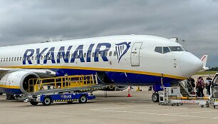 &bdquo;Ryanair&ldquo; lėktuvas Londono Stanstedo oro uoste (asociatyvi nuotr.)