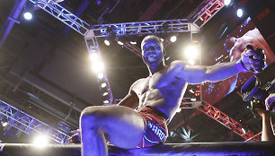 UFC turi naują čempioną: 9 metus nepralaimėjęs K.Usmanas nukarūnuotas nokautu