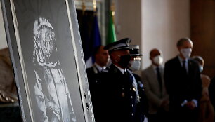 Prancūzijoje 8 asmenys teisiami dėl Banksy darbo vagystės i&scaron; Paryžiaus atakų vietos