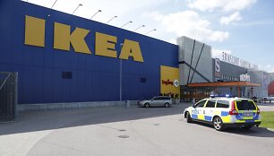 &Scaron;vedijoje &bdquo;Ikea&ldquo; parduotuvėje nudurti du žmonės