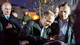 Donaldas Tuskas po apklausos Var&scaron;uvoje