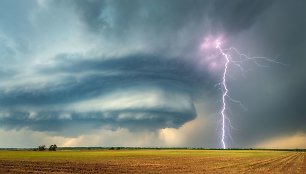 Fotografo Dennis Oswald daryta audros ir žaibo nuotrauka Oklahomoje