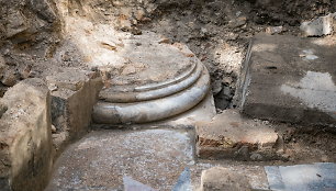 Archeologai atrado du Vilniaus Didžiosios sinagogos kolonų pagrindus