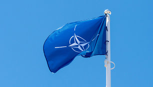 NATO vėliava