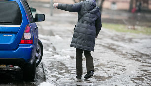 Vilniuje ketvirtadienio rytą labai slidu