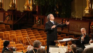 Riccardo Muti ir Vienos filharmoninis orkestras atlieka tradicinį naujametinį koncertą Vienoje