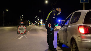 Policijos užkardos įvažiuojant į Kauną