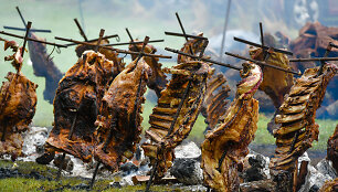 Asado būdu kepama ėriena