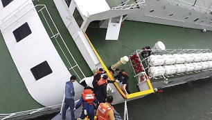 „Sewol“ laivo kapitonas Lee Jun-seokas lipa iš skęstančio laivo 