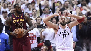 Jonas Valančiūnas ir LeBronas Jamesas