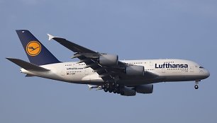 Vokietijos vyriausybė pardavė visas turėtas „Lufthansa“ akcijas