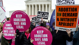 Legalius abortus palaikančios grupės protestuoja Va&scaron;ingtone