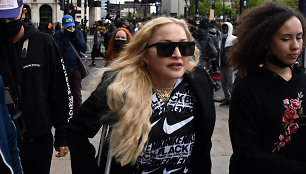 Dainininkė Madonna „Black Lives Matter“ proteste Londone