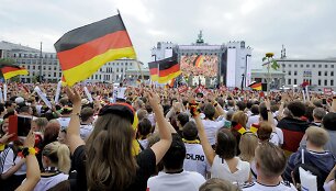 Vokietijos futbolo sirgaliai laukia sugrįžtančių pasaulio čempionų.