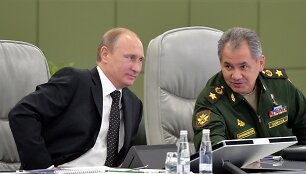Vladimiras Putinas ir Rusijos gynybos ministras Sergejus &Scaron;oigu.