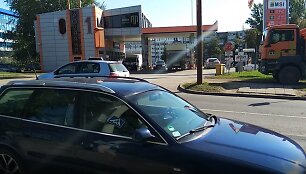 Netinkamai įrengta laikina pėsčiųjų perėja Verkių g.
