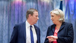 Nicolas Dupont'as-Aignanas ir Marine Le Pen