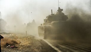Turkijos tankai įsiveržė į Sirijos teritoriją