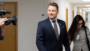 Kastytis Žuromskas ai&scaron;kinasi apie jį į ministrus delegavusios &bdquo;Nemuno au&scaron;ros&ldquo; daromą įtaką jo kuruojamos srities sprendimams, partijos narių galimus pažeidimus statybų ir aplinkosaugos srityse