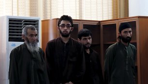 Keturi afganistaniečiai,  nužudę moterį dėl tariamo Korano sudeginimo