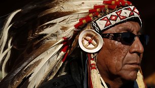 Indėnų gentis Stovinti uola Šiaurės Dakotoje triumfuoja dėl atšauktos naftotekio statybos
