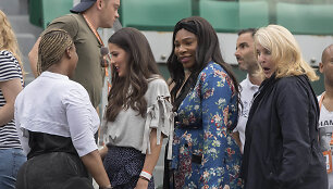 Besilaukianti Serena Williams stebi &bdquo;Roland Garros&ldquo; čempionatą 