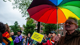 Protestas Amsterdame prieš įstatymą Vengrijoje, nukreiptą prieš LGBT