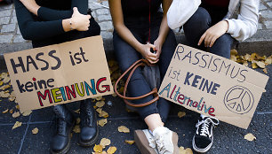 Dešimtys tūkstančių žmonių Berlyne dalyvavo demonstracijoje prieš rasizmą