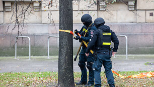 Vilniaus centre nu&scaron;autas advokatas ir pa&scaron;auti 2 policijos pareigūnai