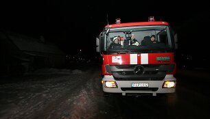 Gaisras &Scaron;iauliuose &ndash; žuvo trys mažos mergaitės