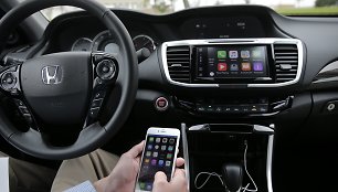 „Apple“ Carplay automobilyje (asociatyvi nuotr.)