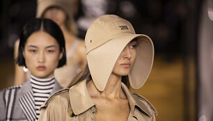 &bdquo;Burberry&ldquo; kolekcijos modelis