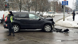 Vilniuje susidūrė &bdquo;Honda&ldquo; ir BMW