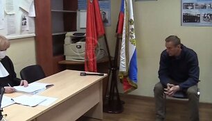 A.Navalno &bdquo;teismas&ldquo; Chimkų policijos nuovadoje