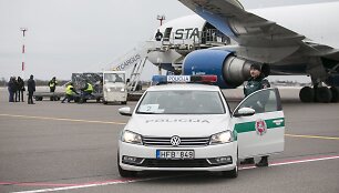 Į Lietuvą atgabenta nauja eurų siunta