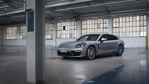 „Posche Panamera 4 E-Hybrid Sport Turismo“