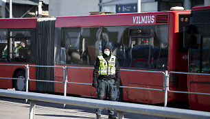 Specialiosios tarnybos ir autobusai laukia atvykstančių keleivių