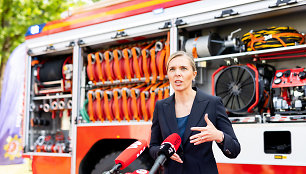 Priešgaisrinės apsaugos ir gelbėjimo departamentas pristatė 20 naujų vidutinės klasės automobilinių cisternų.