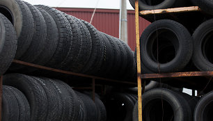 Padangų prekyba Gariūnų automobilių turguje