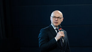 Sveikinimo žodį sako Susisiekimo ministras Eugenijus Sabutis