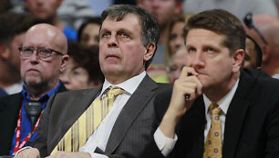 "Houston Rockets" vyr. treneris Kevinas McHale'as ir jo asistentas Chrisas Finchas