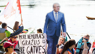 Kritiką valdžiai Kauno bendruomenės i&scaron;rei&scaron;kė plaukdamos baidarėmis