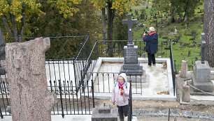 Turistai Rasų kapinėse