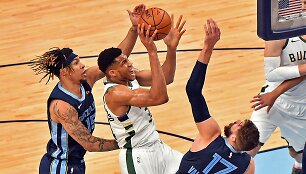 Giannis Antetokounmpo prie&scaron; Joną Valančiūną ir Brandoną Clarke'ą