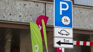 Lietuvoje atidaryta pirmoji elektromobilių greitojo įkrovimo stotelė.