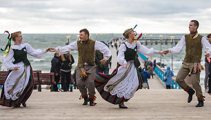 Palangoje visą šeštadienį svečių akis džiugins liaudiškų šokių festivalis „Palangos miestely“