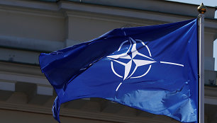 NATO vėliava