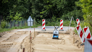 Tęsiami kelio remonto darbai Upės gatvėje