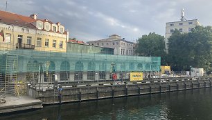 Klaipėdoje, palei Danės upę, istorinėje vietoje atstatomas „Salamander“, kur įsikurs viešbutis. 