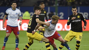 Lewisas Holtby tarp varžovų
